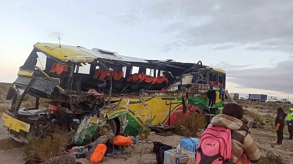 Los buses quedaron completamente destruidos