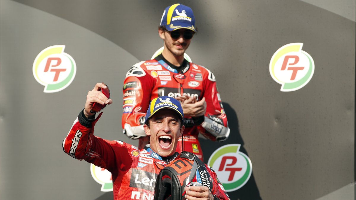 El español de 32 años, seis veces campeón mundial de MotoGP, y debutante este año con Ducati, celebró eufórico la victoria.