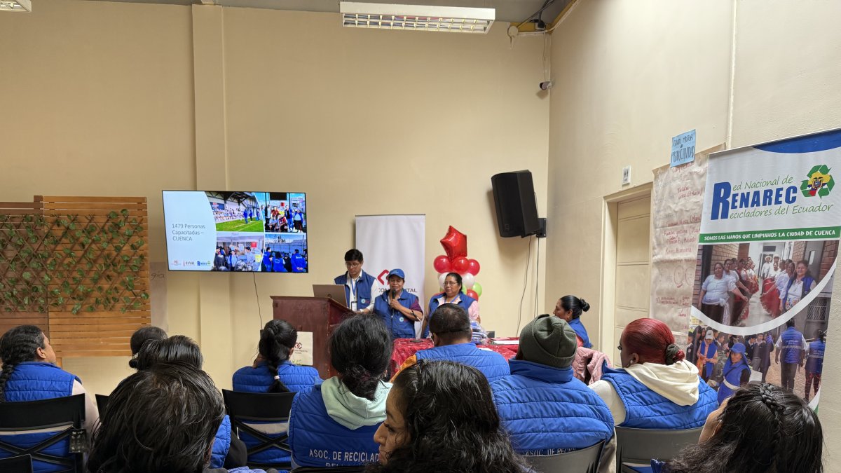 Cuenca. Las clases para certificarse como recicladores.