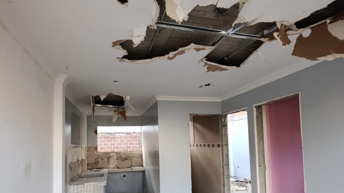 Las casas están abandonadas y cayéndose.