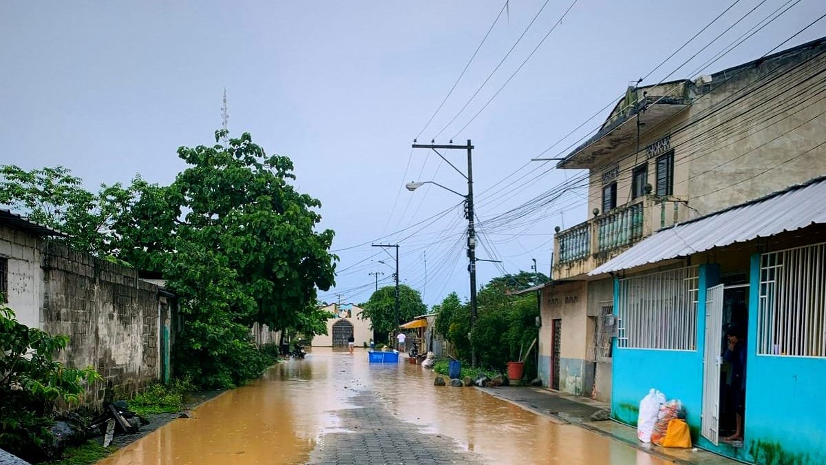 Inundaciones por creciente del río Tenguel.