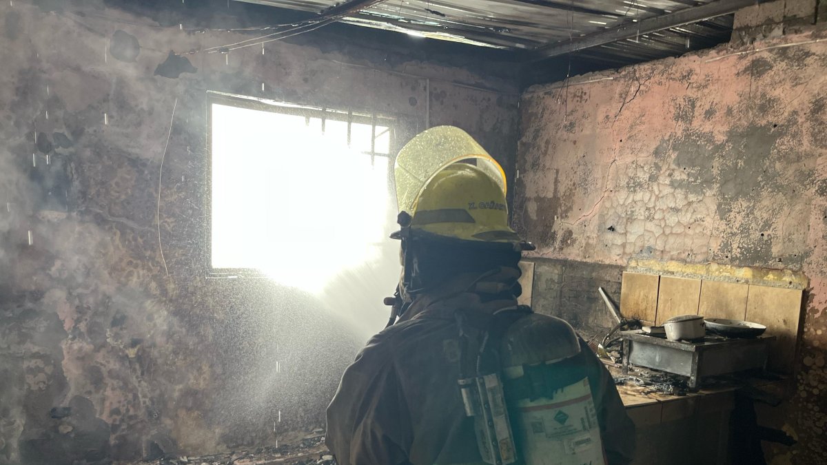 12 bomberos atendieron el incidente.