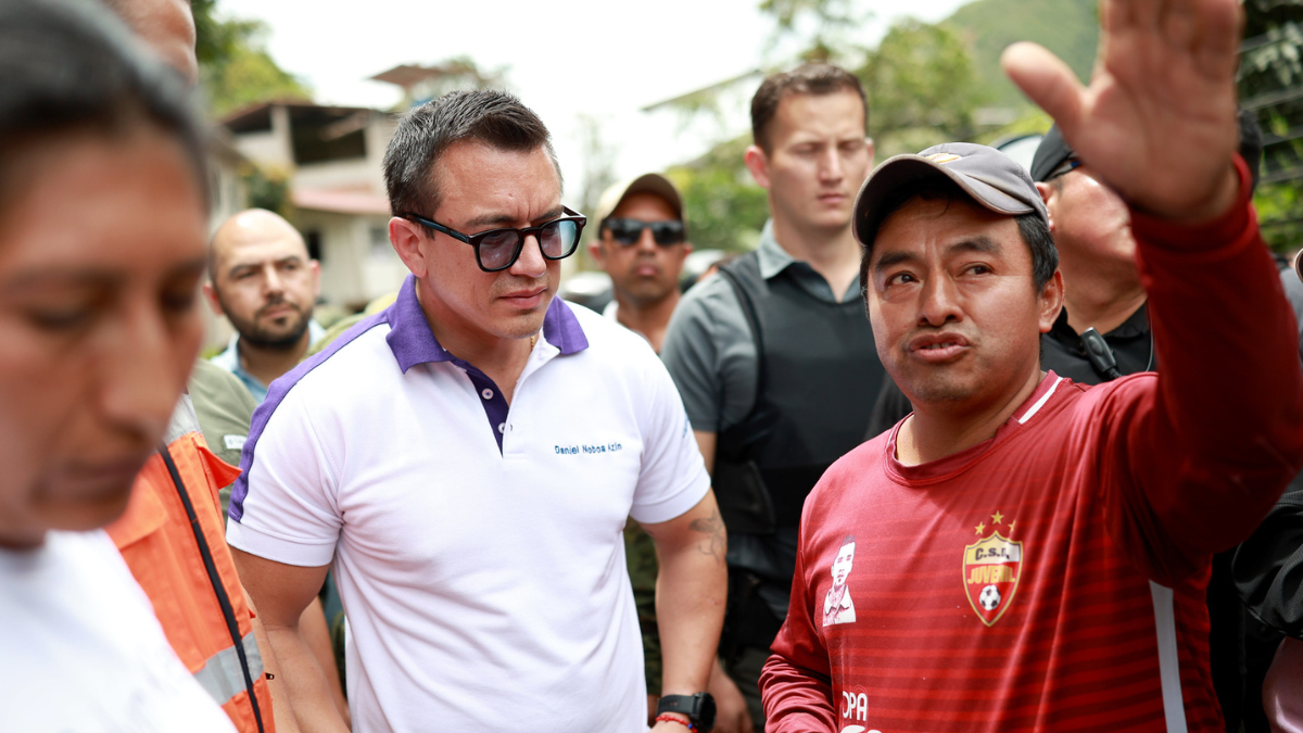 Daniel Noboa visita la zona afectada en Piñas.