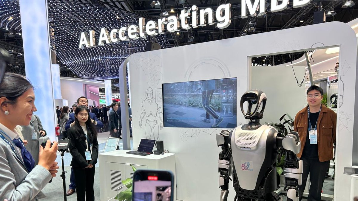 Los robots son parte importante de los stand de las diferentes empresas tenológicas.