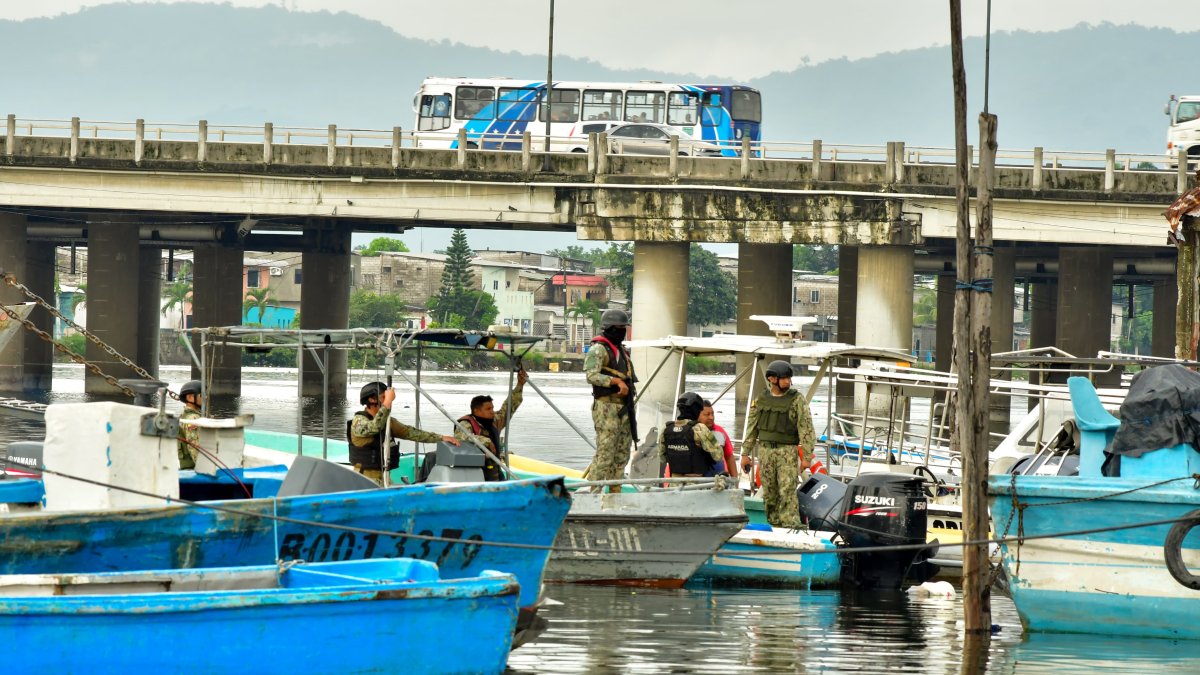 Fuerzas Armadas ejecutan allanamientos en sector con creciente violencia.
