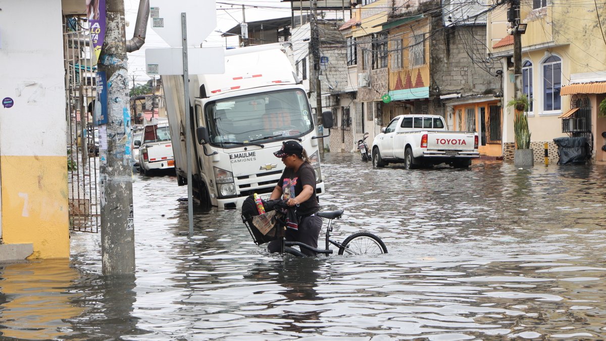 La movilidad se interrumpe con las fuertes lluvias.