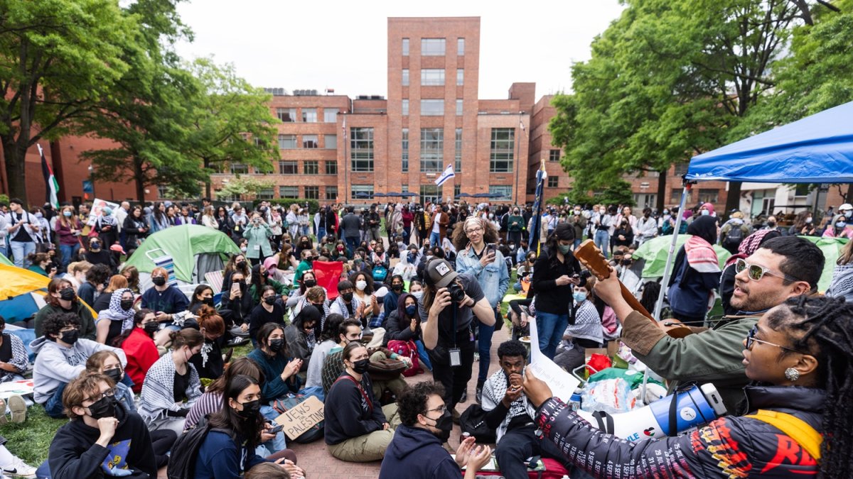 Washington. Estudiantes universitarios pro-palestinos se manifiestan en la Universidad George Washington.