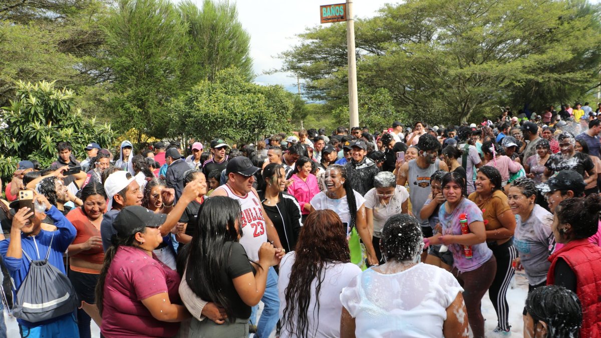 Desfiles, conciertos y comparsas se realizaron para celebrar Carnaval en Quito.