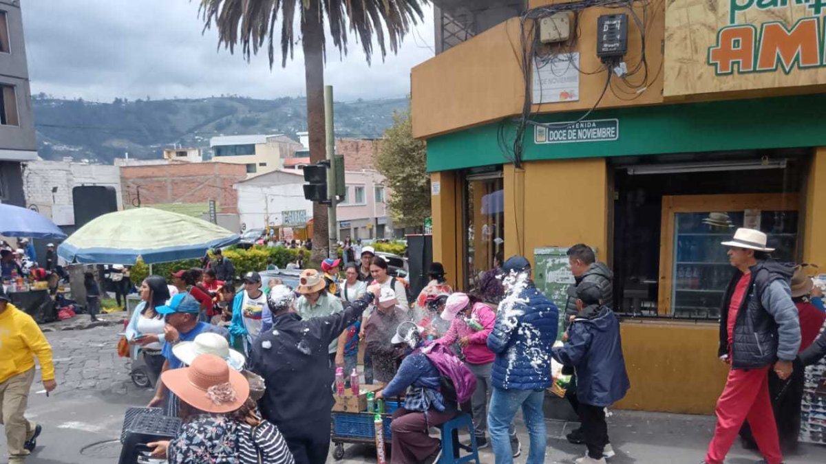 Complicación. A pesar de la existencia de un comité para promover la esencia de esta fiesta, no se logró hacer cumplir la normativa.