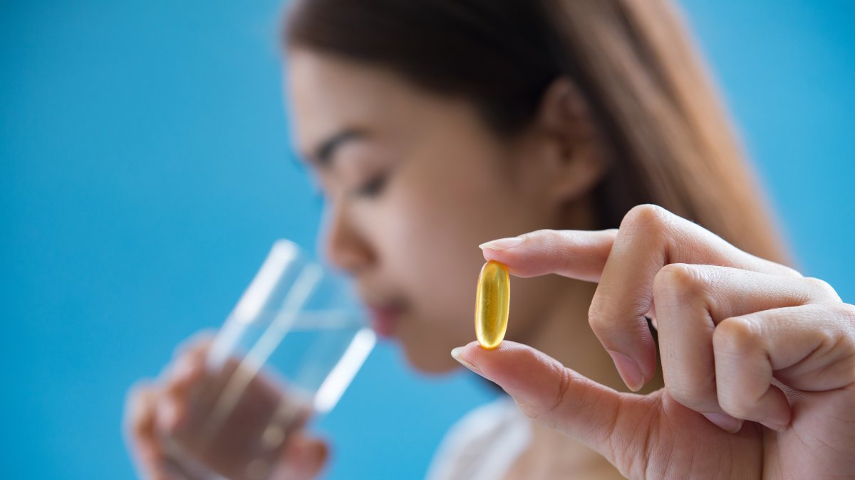 Mantener niveles adecuados de vitamina D podría ayudar a prevenir resfriados en invierno