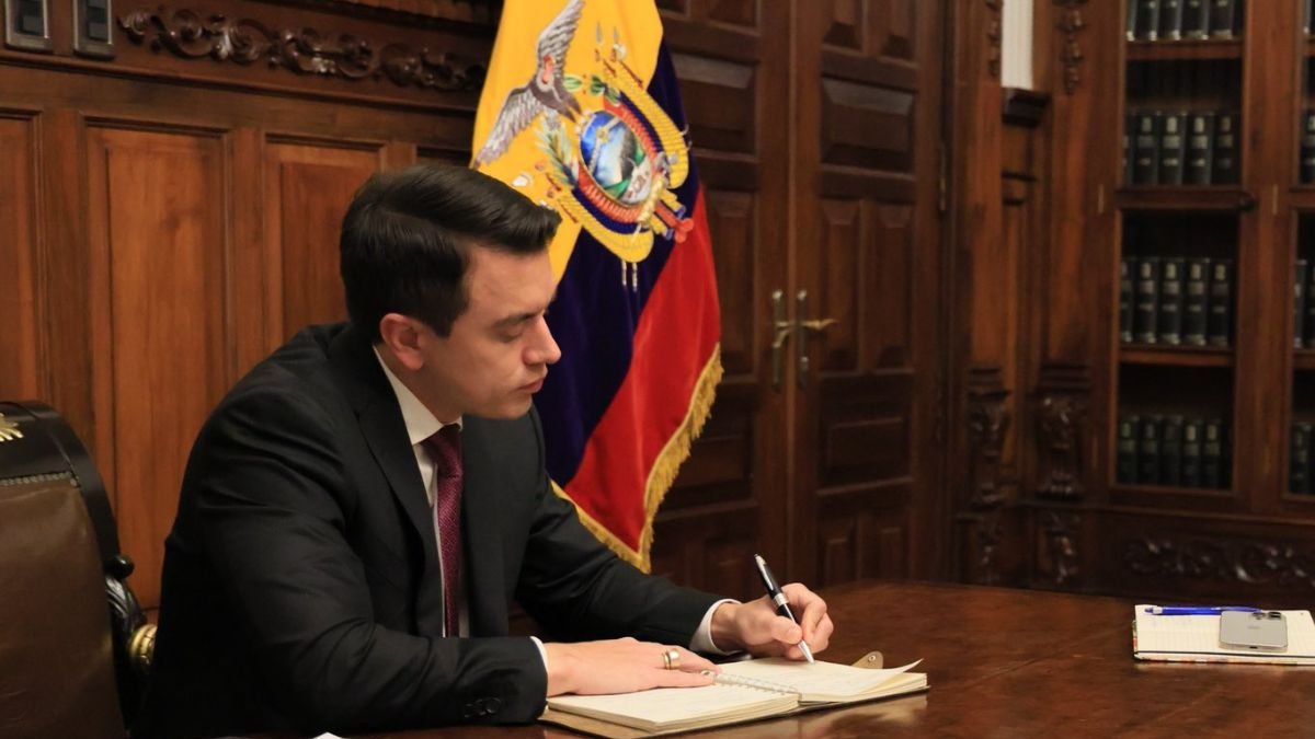 Referencial. El presidente Daniel Noboa firmó el Decreto 551.