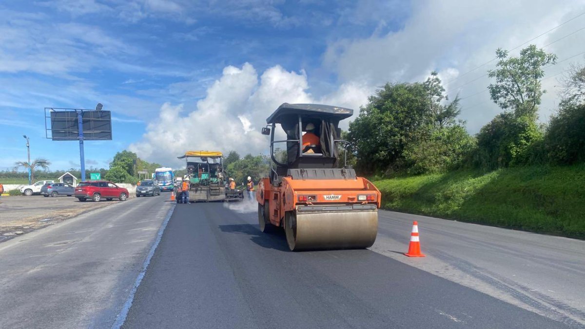 Referencial. En la vía Alóag - Unión del Toachi: Se registraron cuatro deslizamientos en los kilómetros 29, 43 y 44,