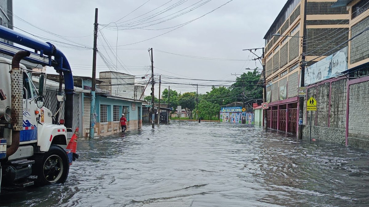 Las inundaciones fueron uno de los problemas más comunes el fin de semana de carnaval en Guayaquil.