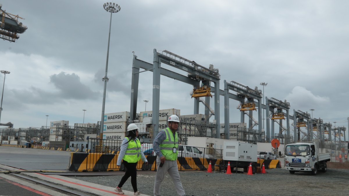 Puerto. Muestra de las actividades de comercio exterior de Ecuador en el puerto de aguas profundas en Posorja.