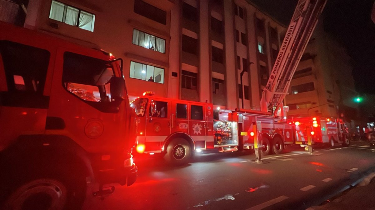 Personal bomberil atendió la emergencia, la noche de este miércoles 5 de marzo.