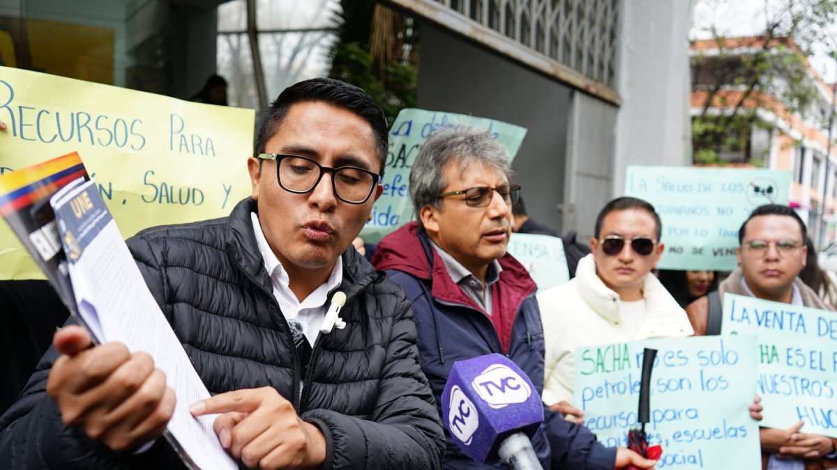 Andrés Quishpe, presidente de la UNE, acudió a la Unidad de la Familia en Quito.