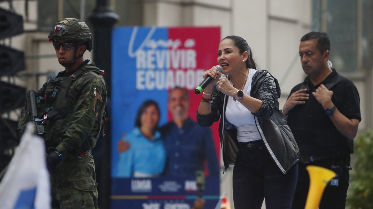 La presidenta de la Revolución Ciudadana y candidata correísta, Luisa González.
