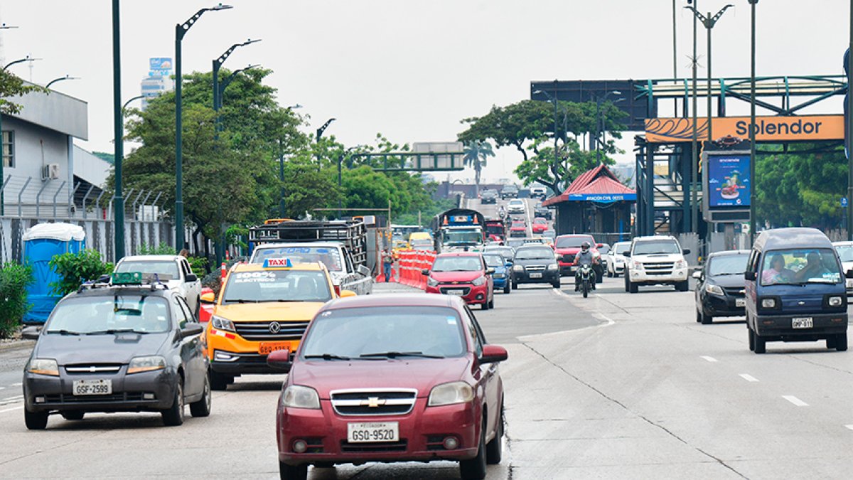Desde el pasado 3 de marzo está habilitado el carril que permanecía cerrado en la avenida de Las Américas para hacer el desmontaje de la parada.