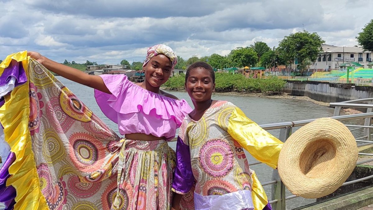 Esta herencia folclórica representa amor y alegría. La interacción entre la pareja es la atracción principal.