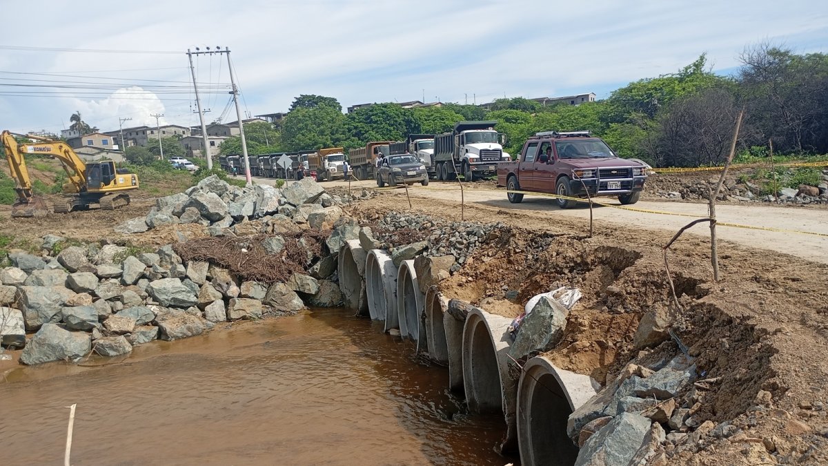 Litoral. Pequeños viaductos en comunas de General Villamil Playas han quedado afectados por el invierno.
