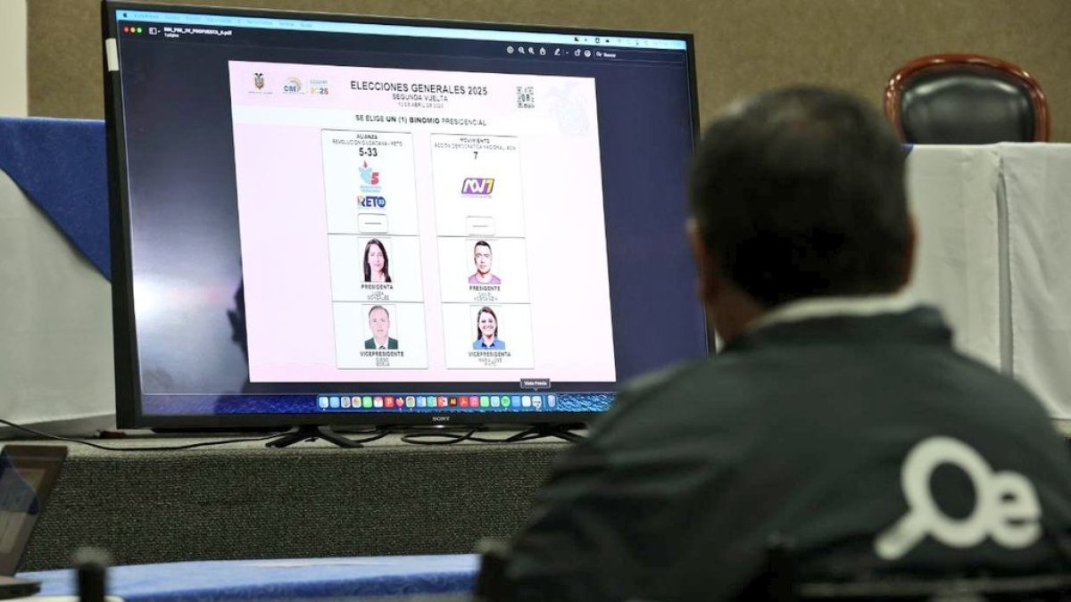 El CNE aún no hace público el diseño definitivo de la papeleta del balotaje.