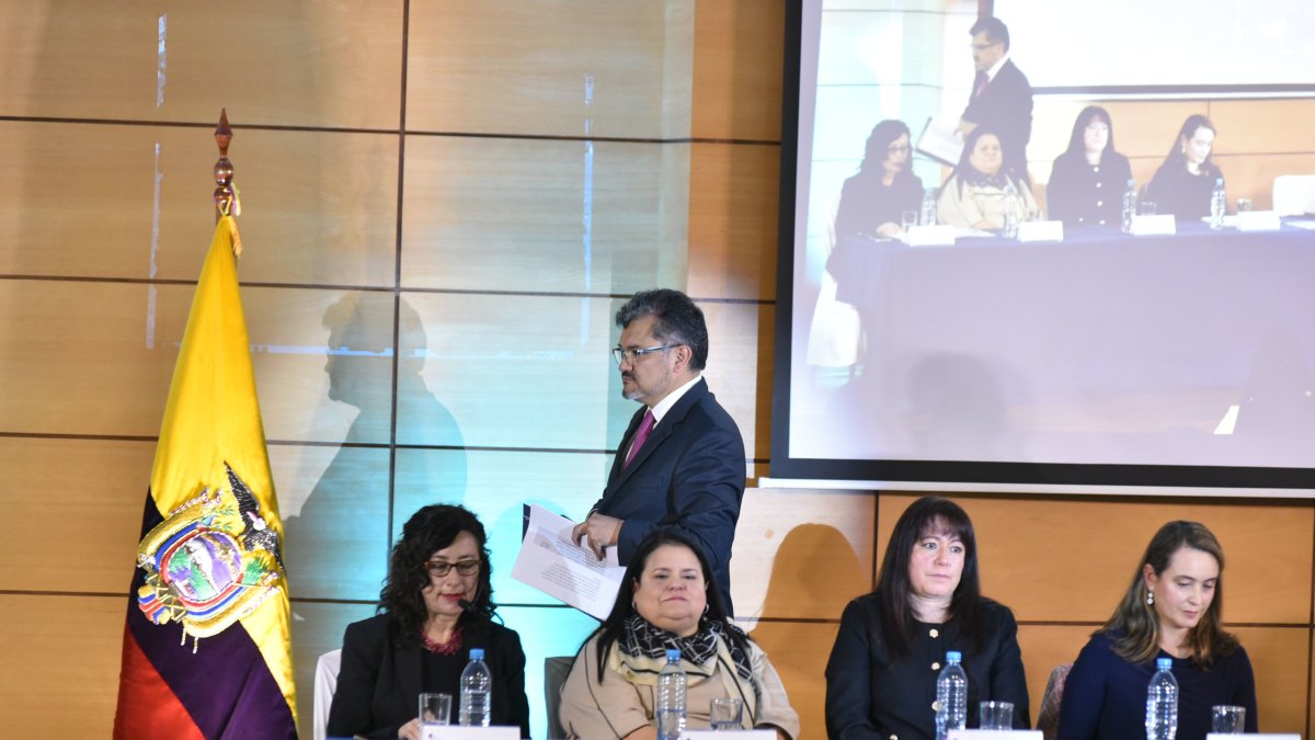 Seis de los nueve jueces de la Corte Constitucional serán sorteados para ser reemplazados.