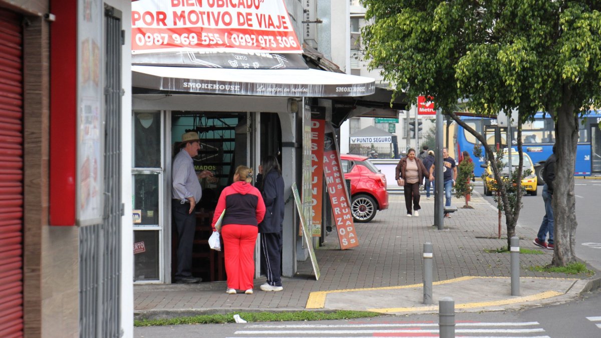 En el sector de la Jipijapa los vecinos denuncian que circulan motos sin placas dejando panfletos.