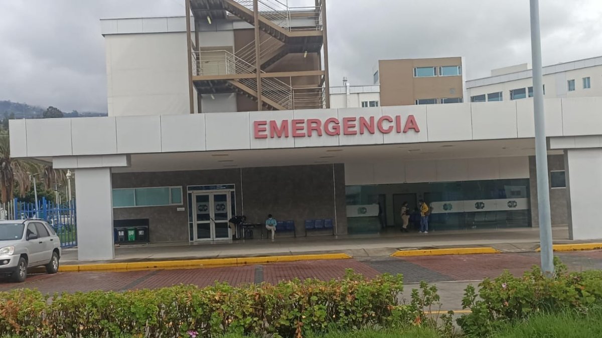 Delincuentes irrumpieron en el hospital Docente de Ambato, la madrugada de este domingo 9 de marzo.