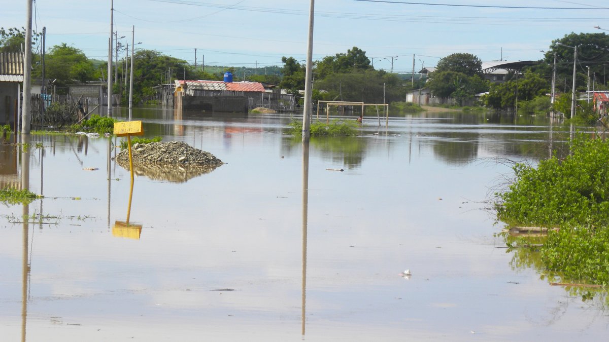 Así permanecen algunas localidades en la provincia de Santa Elena, también golpeada por el invierno.