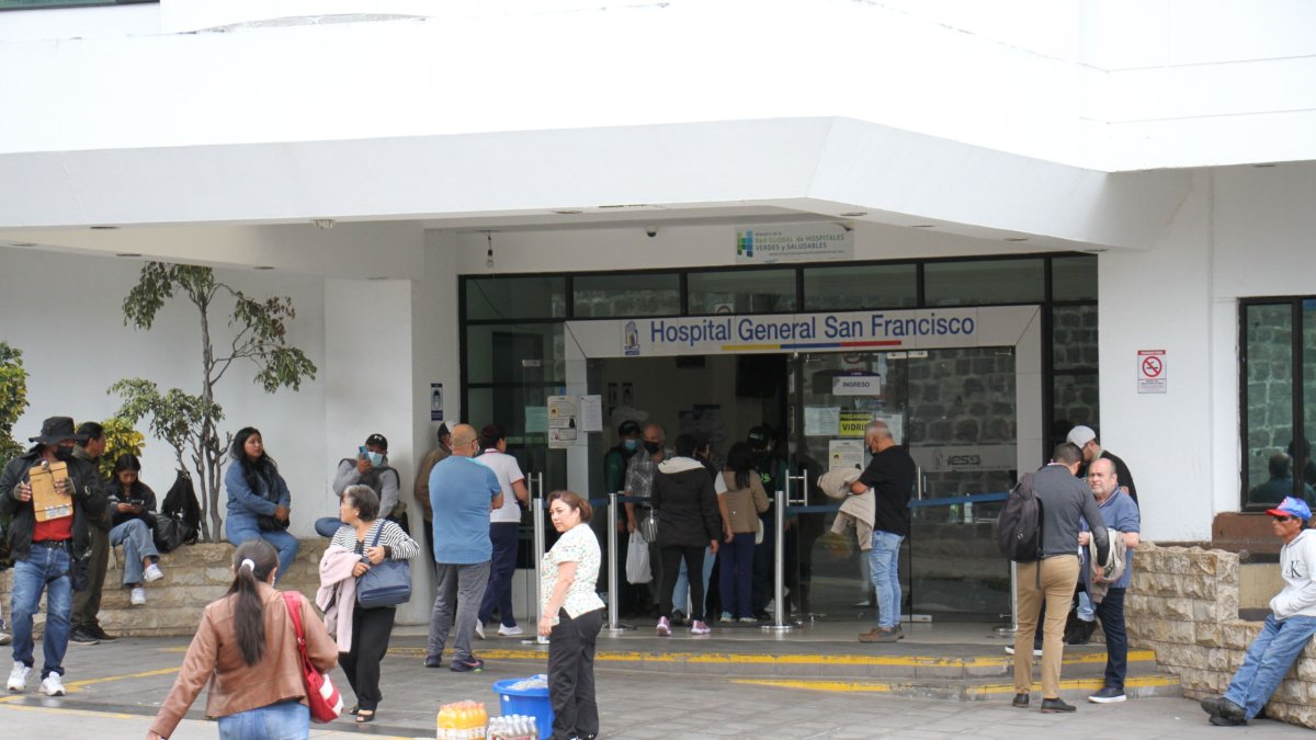 Reglamento. La ley también establece que la red de salud pública deberá disponer camas en los centros de atención hospitalaria para los pacientes.