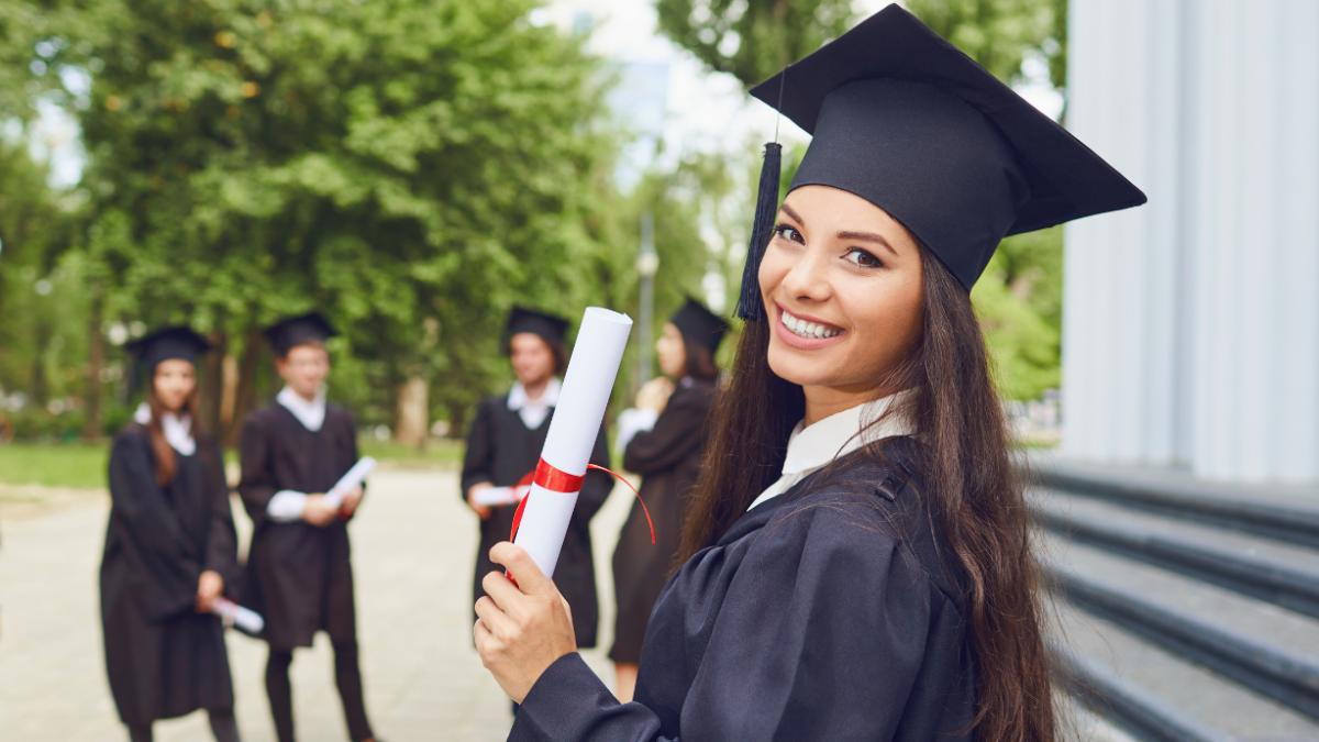 El programa ofrece una ayuda económica única de USD 798.31 para estudiantes de tercer nivel en Ecuador.