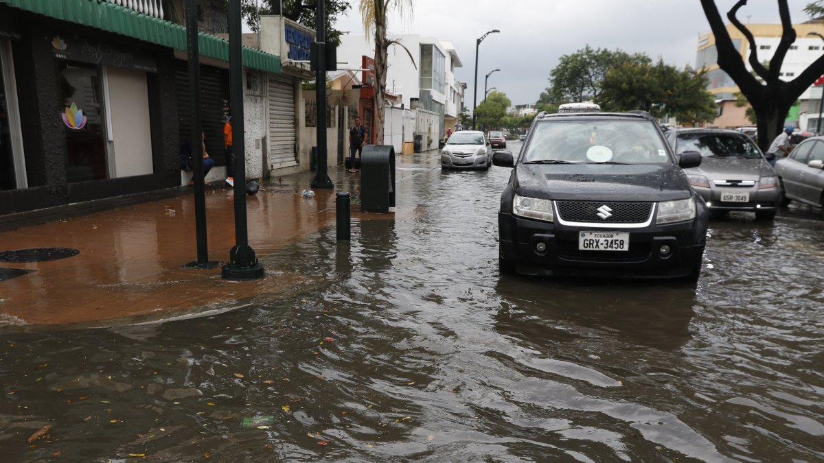 Urdesa constantemente luce inundada en los inviernos