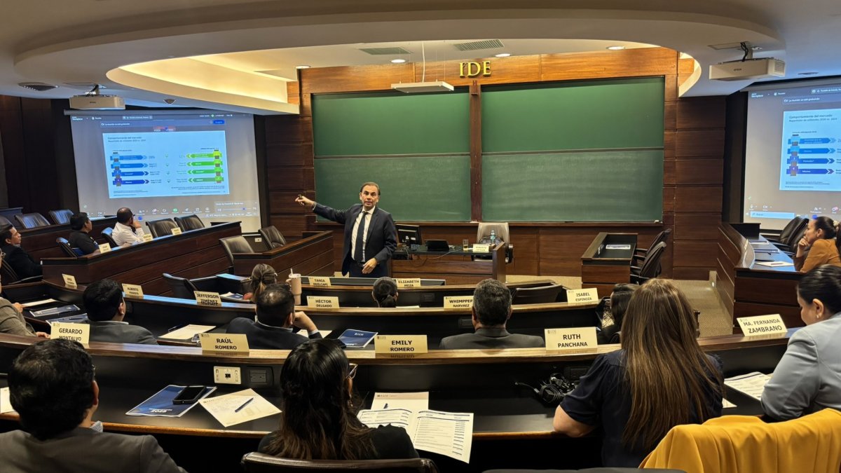 En la sesión de Continuidad del IDE Business School, Roberto Estrada, director del Área de Comportamiento Humano, analizó las tendencias del mercado laboral.