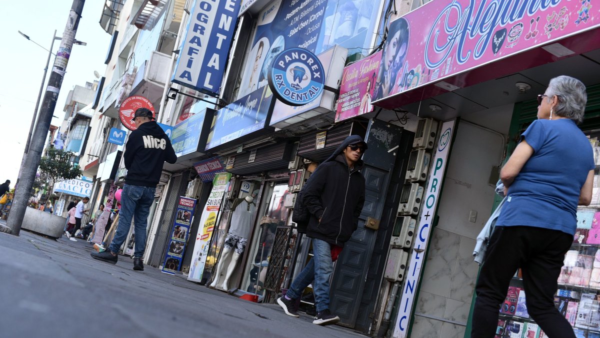 En la José María Alemán hay decenas de negocios de todo tipo. En la noche el movimiento en la calle es más intenso.