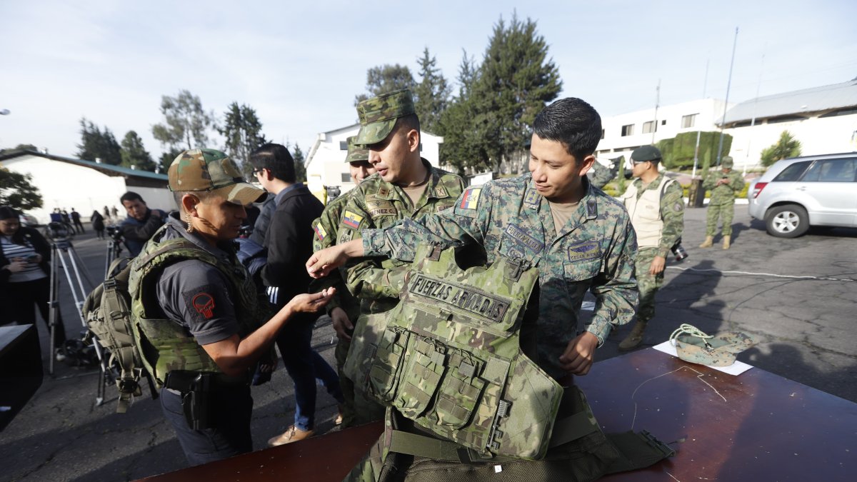 El Ministerio de Defensa hizo una demostración pública de la resistencia de los chalecos antibalas adquiridos para las Fuerzas Armadas.