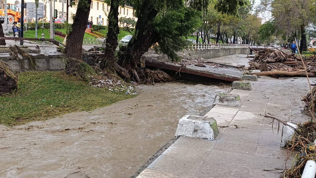 El puente quedó completamente roto