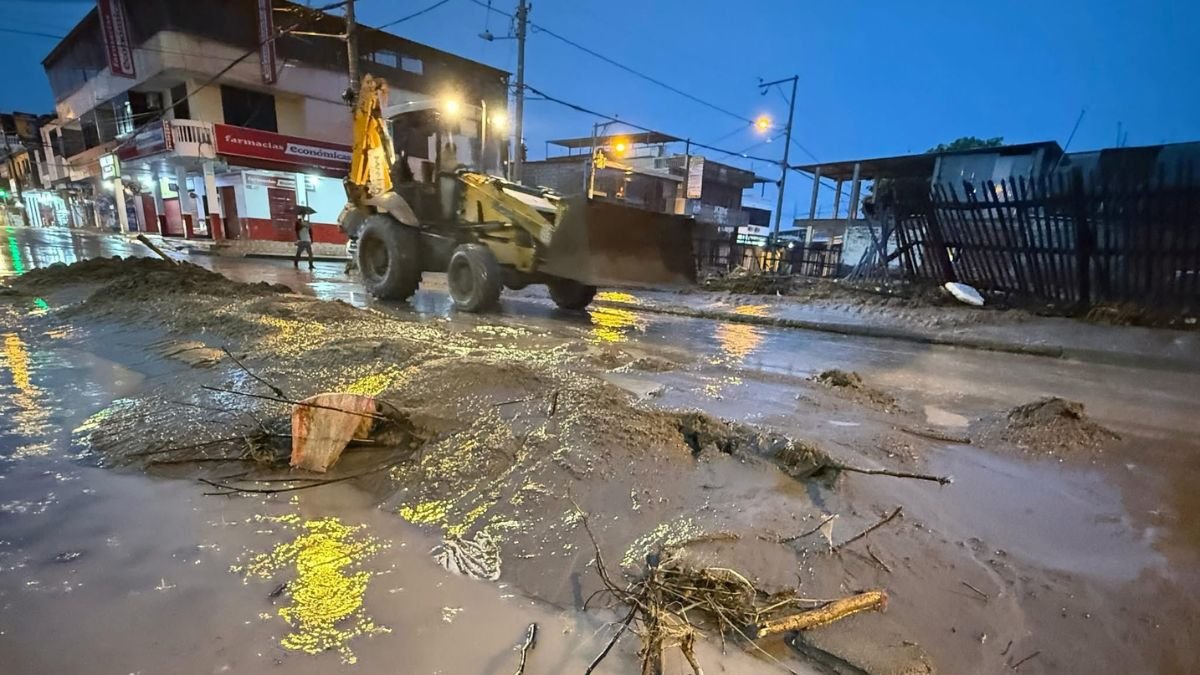 Estragos de la intensa lluvia en Manta