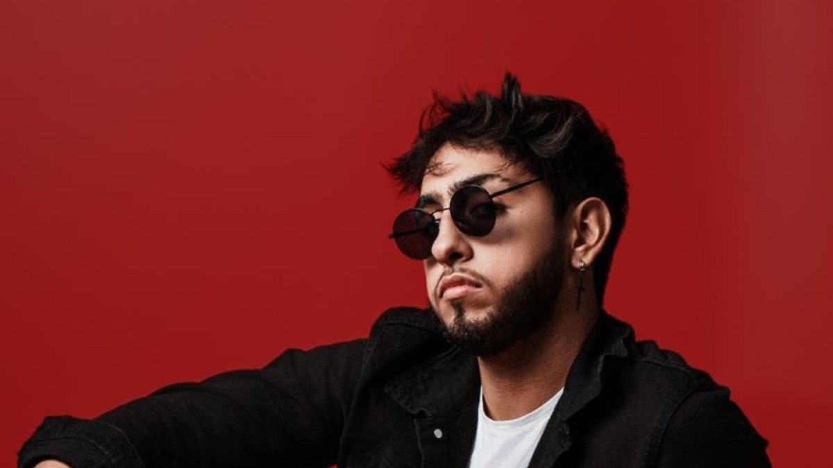 Manué tiene 21 años.