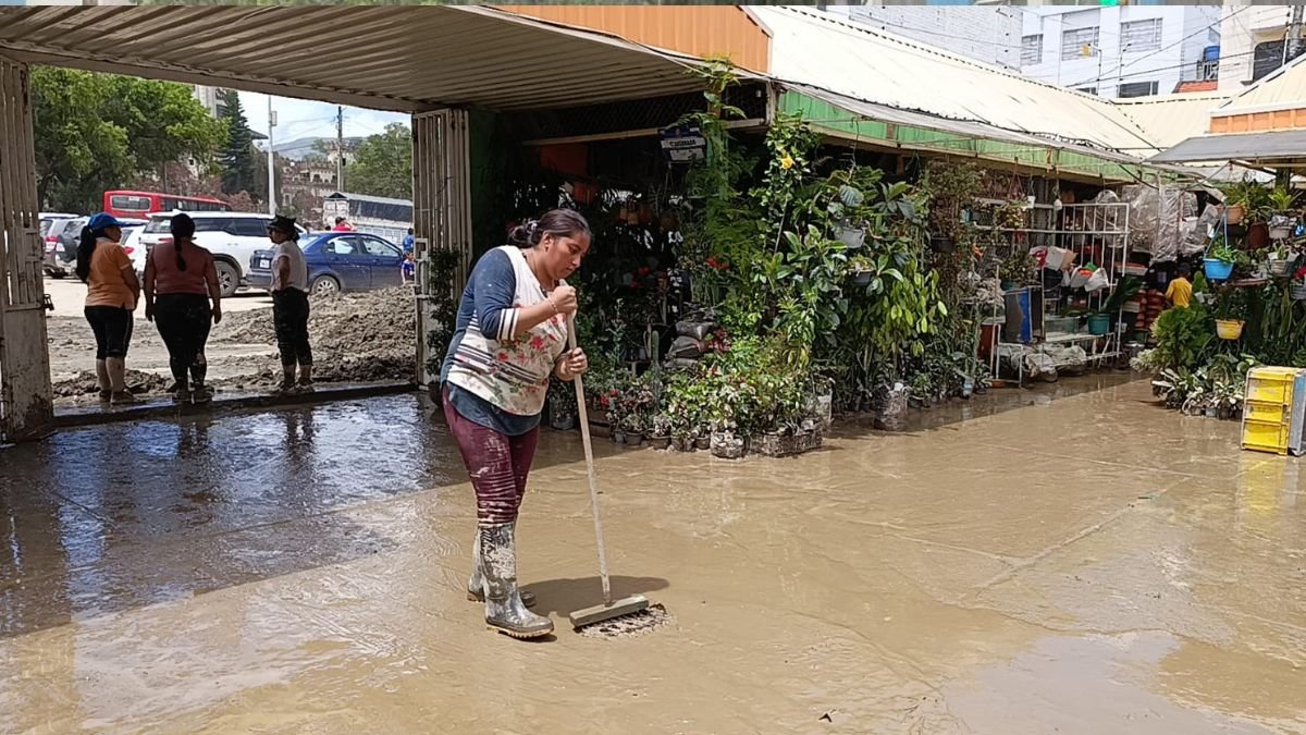 Varios negocios se han visto afectados por las intensas lluvias en Loja.