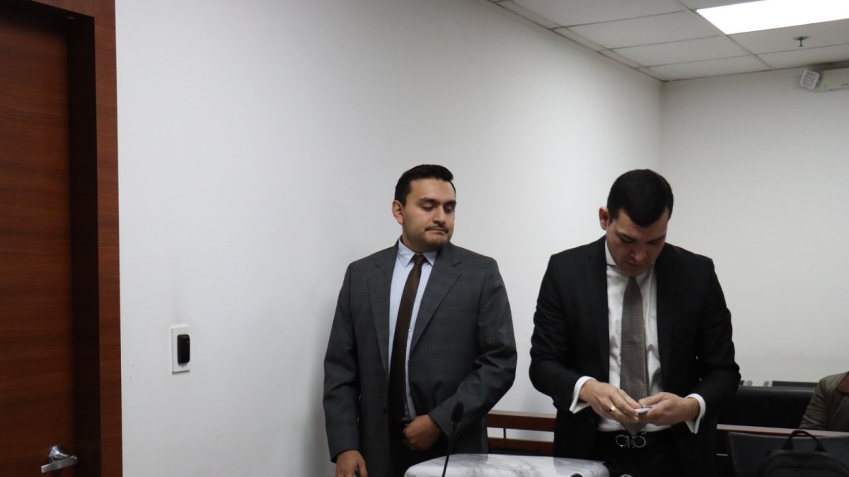 Francisco Sebastián Barreiro Abad (derecha) se enferenta a una posible pena de tres a cinco años de cárcel.