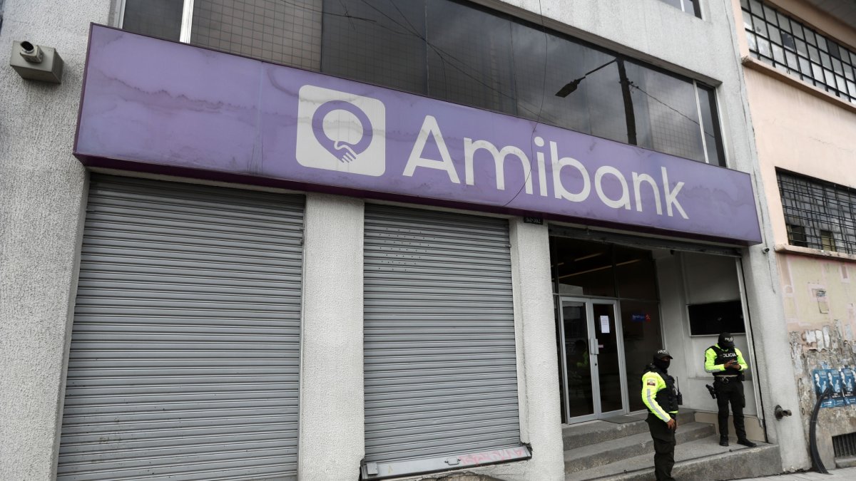 La institución no abrió sus puertas ayer, tras el anuncio de cese de operaciones.