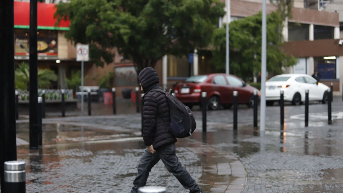 Las lluvias y el viento generan una sensación térmica de frío en Quito.