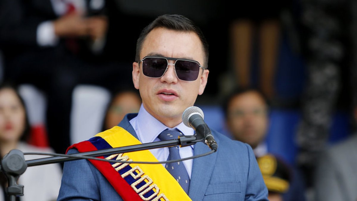 Acto. Noboa participó ayer de la ceremonia por los 179 años de la Policía.