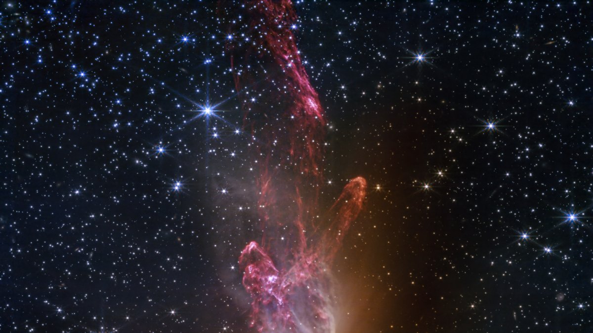 El telescopio espacial James Webb sorprende, en su última imagen, con los increíbles detalles de un sistema estelar en formación en la nube Lynds 483 (L483). 