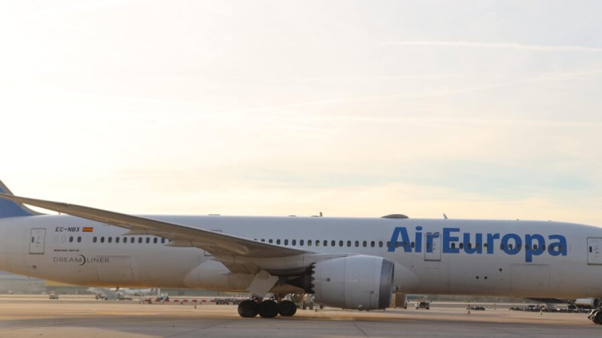 La erolínea conectará directamente las ciudades ecuatorianas con Madrid.