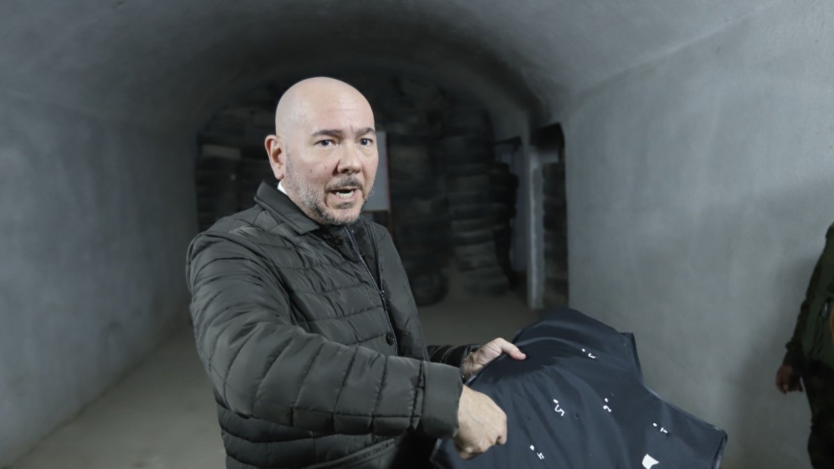 El ministro Gian Carlo Loffredo realizó un aprueba de los chalecos adquiridos.