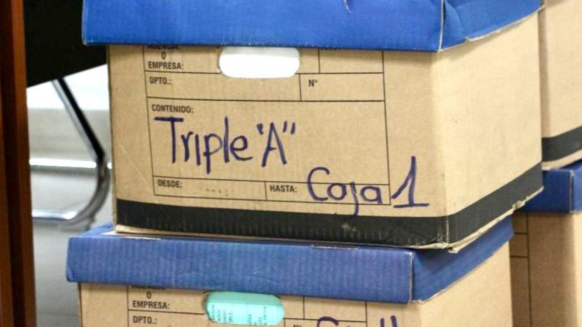 La Fiscalía investiga al alcalde de Guayaquil, Aquiles Álvarez, por una presunta comercialización ilegal de diesel.