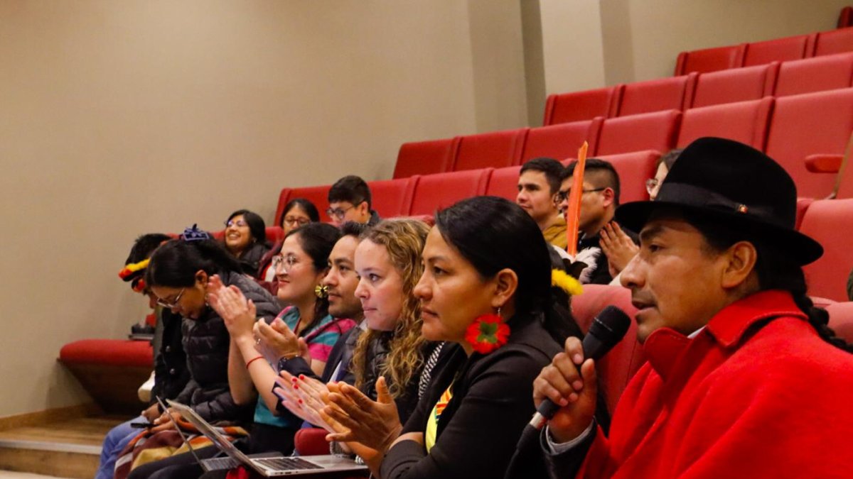 Leonidas Iza, presidente de la Conaie, se reunió el 12 de marzo de 2025 con activistas tras la falta de consenso con las organizaciones indígenas.