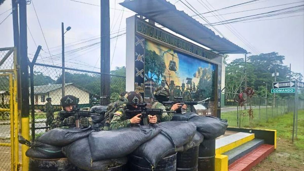 Los soldados del Batallón de Selva 55 Putumayo fueron atacados por Comandos de Frontera, en Puerto El Carmen, provincia de Sucumbíos.