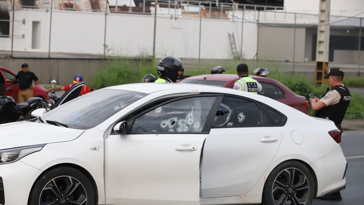 Personal de la Policía Nacional realiza las investigaciones.